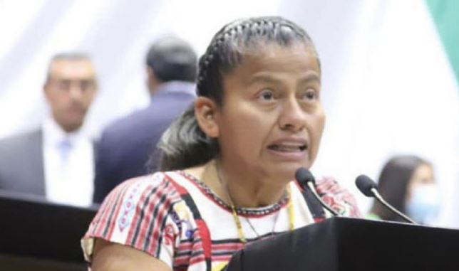 Diputada morenista defiende el "horario de Dios" y critica el "horario neoliberal"