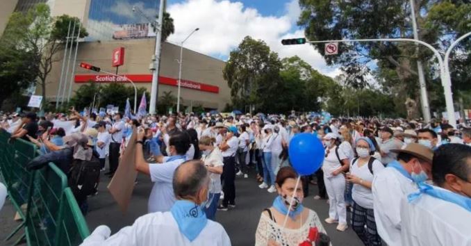 Arranca marcha "Por la mujer y la vida" en Guadalajara