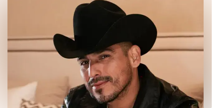 Espinoza Paz se une a la lista de artistas sin visa para trabajar en EEUU