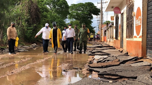 Vila recorre municipios y comunidades del Sur afectadas por “Cristóbal”