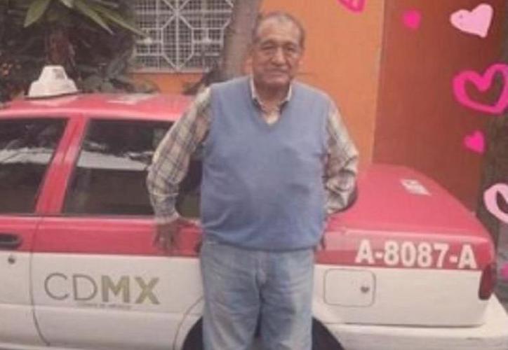 Vuelve viral a su padre taxista al querer ayudarlo