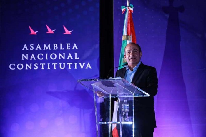 Calderón pide a AMLO “sacar sus manos de la vida electoral de México”