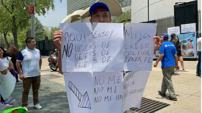 "Ser hombre no es delito", padres se manifiestan afuera del Senado contra la Ley Alina