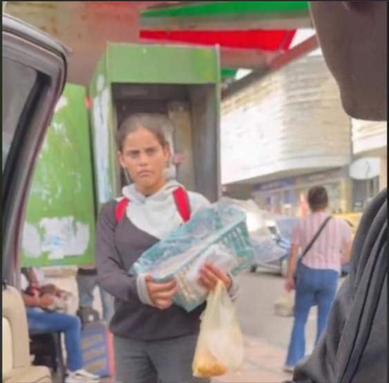 (VÍDEO) Adolescente: Mis "amigas" se avergüenzan de mi por vender pan en la calle