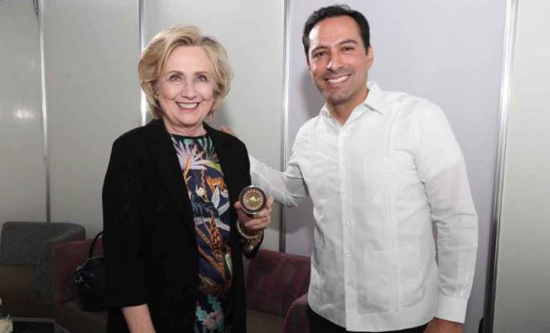 Hillary Clinton felicitó a Mauricio Vila por su trabajo en Yucatán