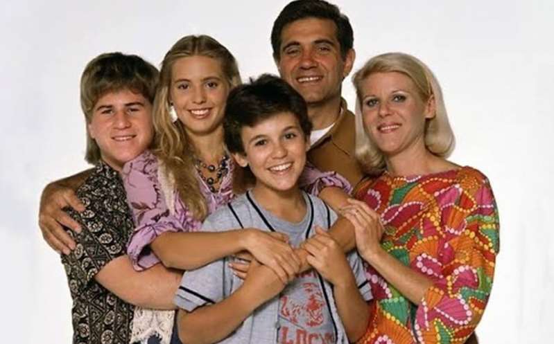 Revelan primera foto del reboot de 'Los años maravillosos'