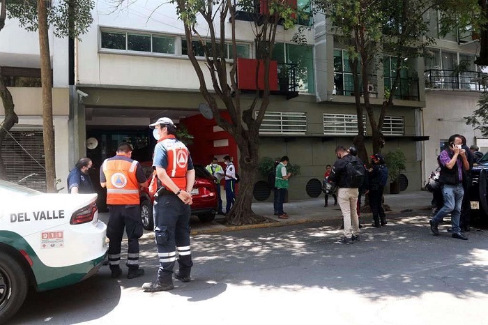 Cae mujer y fallece durante macrosimulacro en CDMX