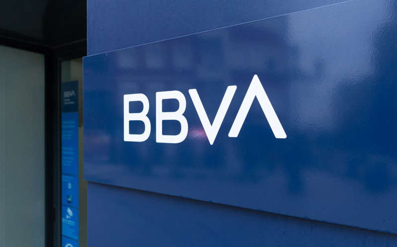 ¿BBVA cobra comisión por retiros con tarjeta? Usuarios reportan cargo por "membresía"