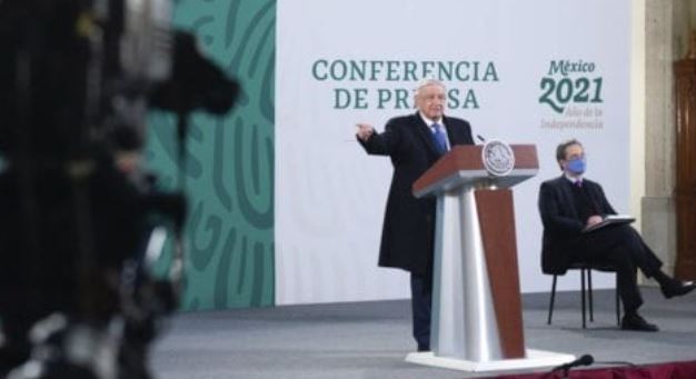 El 52% del gasto en publicidad de AMLO se concentra en 10 medios