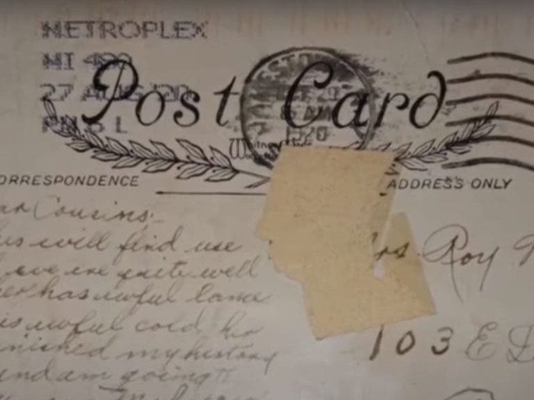 Mujer recibe en su domicilio una carta que fue enviada hace 100 años