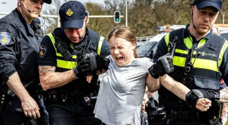 (VÍDEO) Detienen a Greta Thunberg durante una protesta en Países Bajos