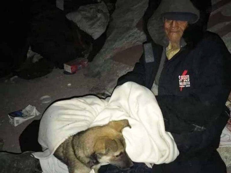 Edomex: Intentan quemar a un abuelito que vivía en la calle con sus perros