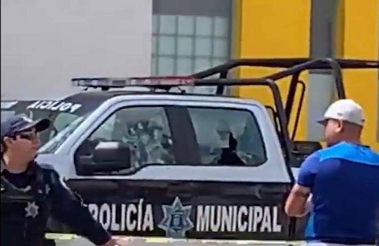 Acribillan a policía dentro de su patrulla en Jalisco