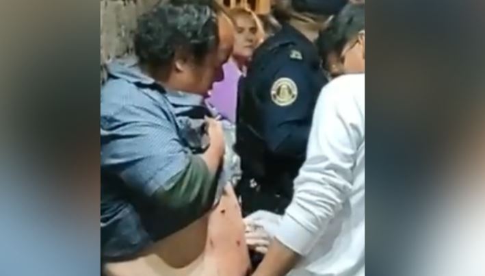 VIDEO: Se resiste a asalto y sobrevive a ataque a puñaladas en CDMX