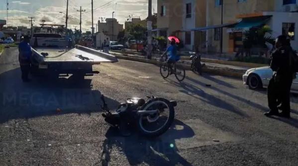 Cancún: Sujeto arrolla a dos policías y huye