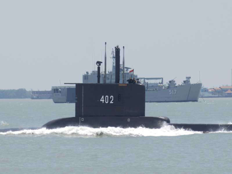 Desaparece submarino en Indonesia con 53 personas a bordo