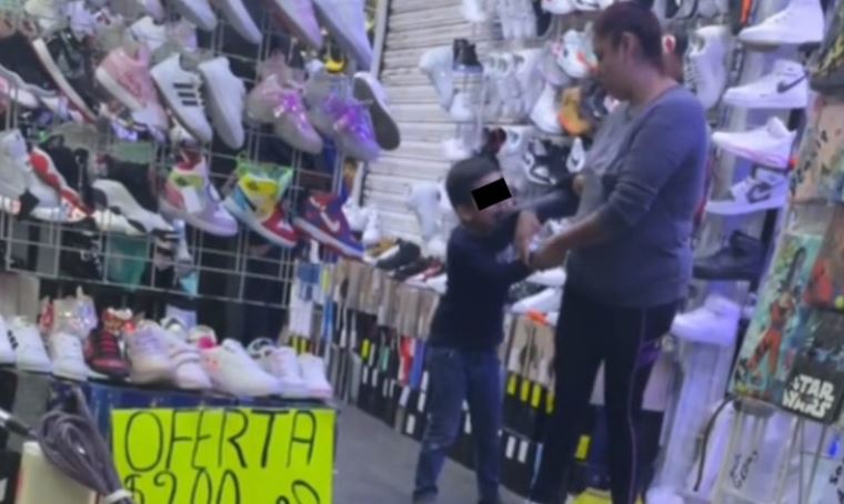 (VÌDEO) Megaberrinche de chamaco por unos zapatos y amenaza de muerte a hombre