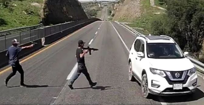 Captan despojo de camioneta en la autopista Guadalajara a Lagos de Moreno