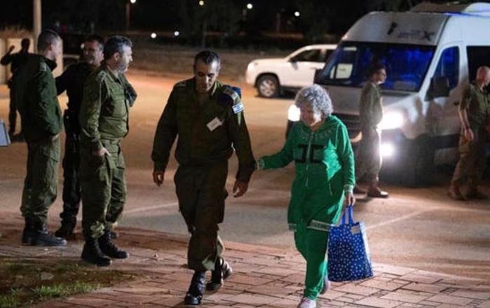 Mujer relata secuestro y cautiverio por Hamás tras ser liberada