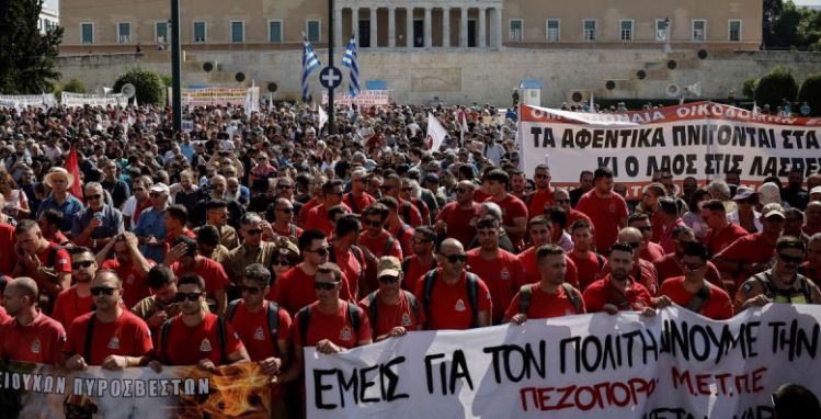 Grecia aprueba ampliar la jornada laboral hasta 13 horas diarias