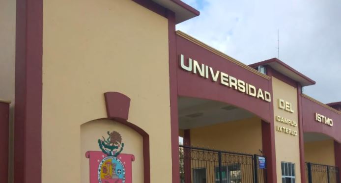 Oaxaca: Despiden a maestra que acompañó a alumnas a denunciar acoso en universidad