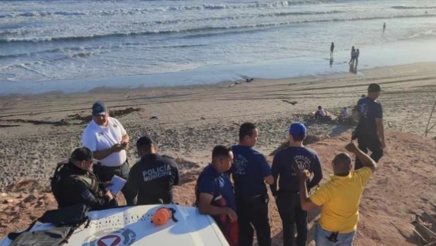 Joven desaparece al intentar sacar a su madre del mar en Sinaloa