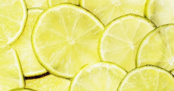 ¿Qué le pasa a mi cuerpo si tomo limón todos los días?