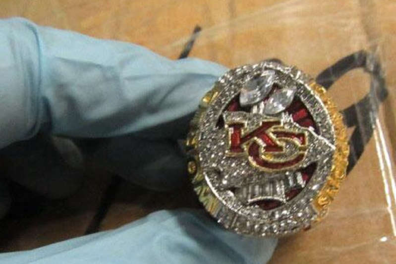 Incautan cargamento con 661 anillos de campeonato falsos en EE.UU.; venían de China