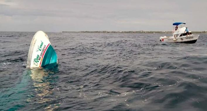 Naufraga barco con 13 personas en Isla Mujeres: Tres muertos