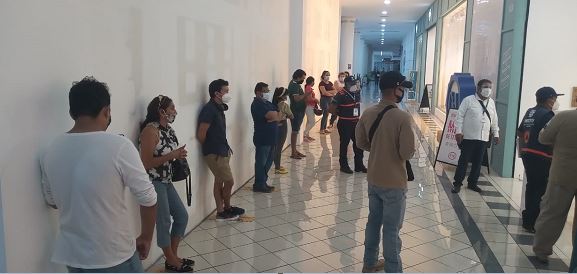 Mérida: Por aglomeraciones, Procivy clausura tienda de ropa en la Gran Plaza
