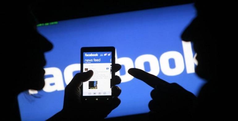 Facebook, Instagram y Whatsapp presentan fallas globales