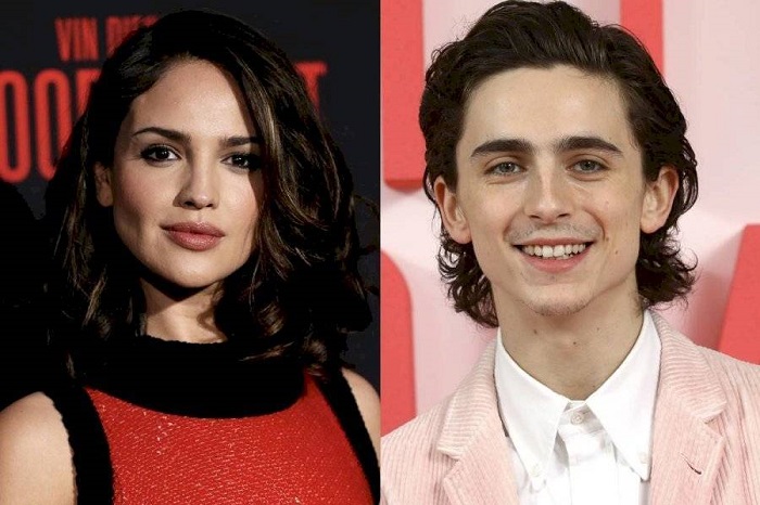 Captan a Eiza González y Timothée Chalamet besándose