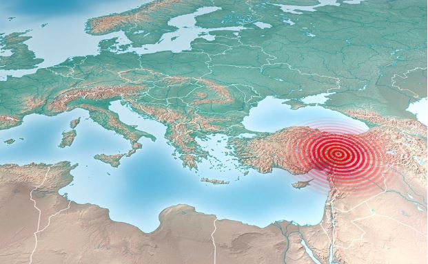 Imágenes muestran como la tierra se divide después del sismo en Turquía