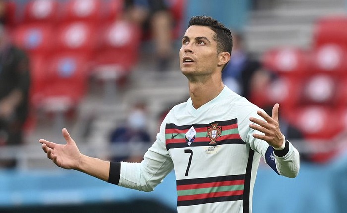 ¿Qué has hecho Cristiano? UEFA pide a jugadores no retirar botellas de patrocinadores