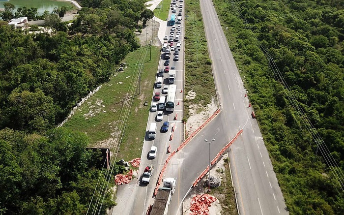 Por 2 socavones, Fonatur desviará provisionalmente carretera donde pasaría el Tren Maya