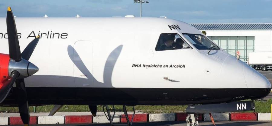 Aerolínea pide a pasajeros abandonar avión porque "pesaba" mucho para volar