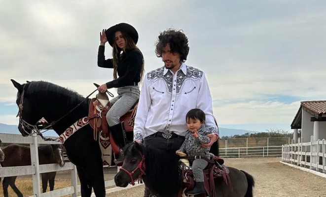 Álex Fernández y su esposa celebran los 10 meses de su hija en rancho del "Chente"