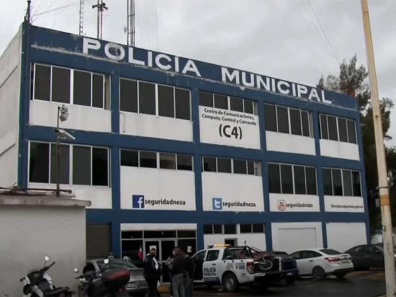 Policía golpea con su pistola a su cuñada y huye con la ayuda de sus compañeros