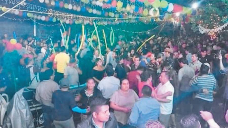 Hacen baile en Oaxaca y casi medio pueblo se contagia de Covid-19