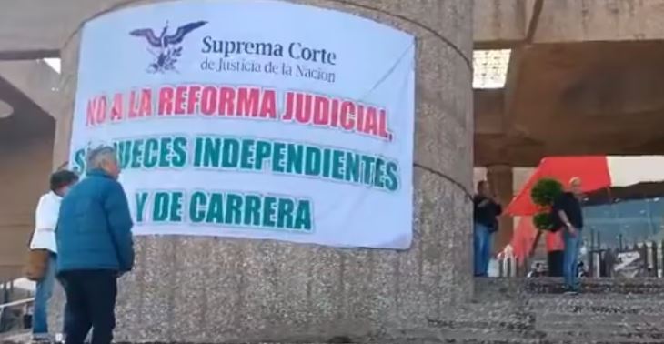 Trabajadores del Poder Judicial protestan contra reforma en el Día del Abogado