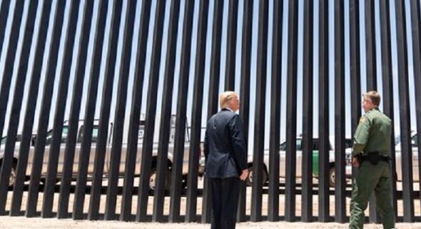 Trump presume su muro fronterizo previo a visita de AMLO a EE.UU.
