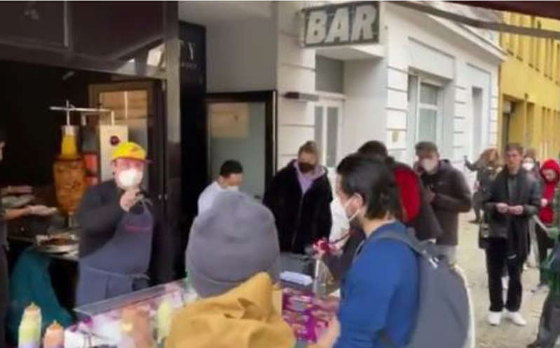 Causa furor puesto de tacos al pastor en Alemania