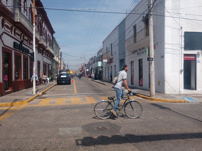 Joven viaja en bicicleta de la CDMX a Veracruz para conocer a su novia... pero