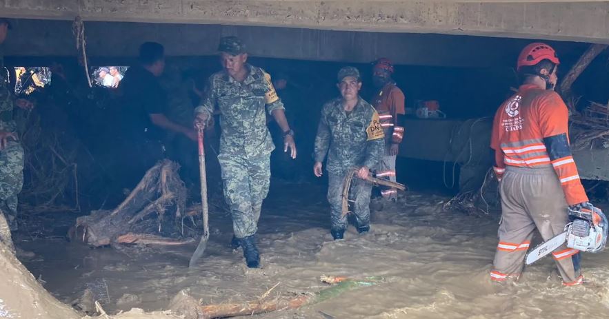 Suman tres muertos por impacto de Karl en Chiapas