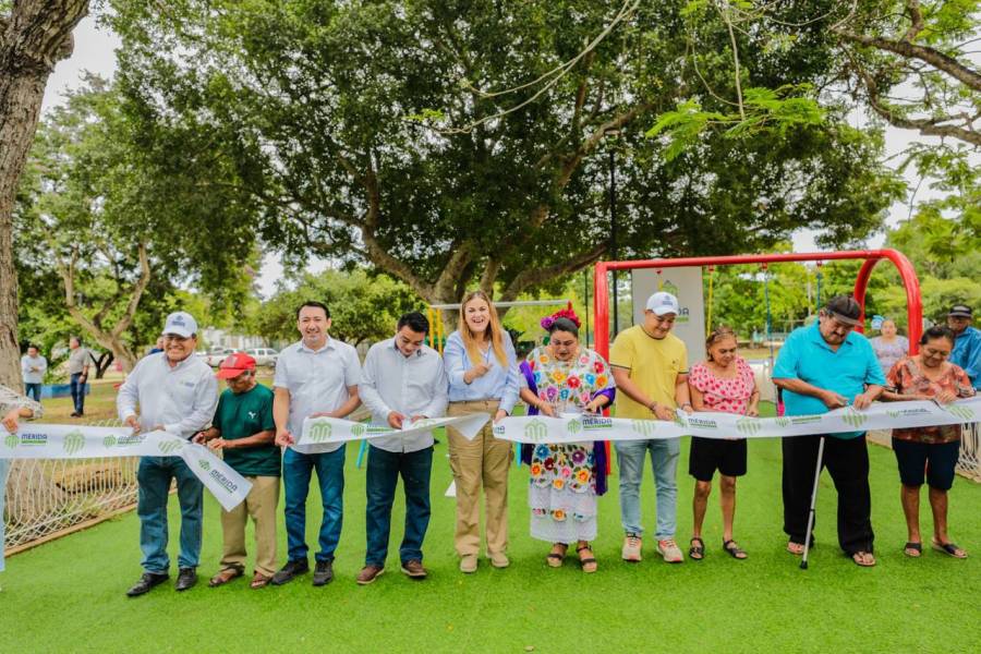 Cecilia Patrón entrega nuevos parques en comisarías del sur de Mérida