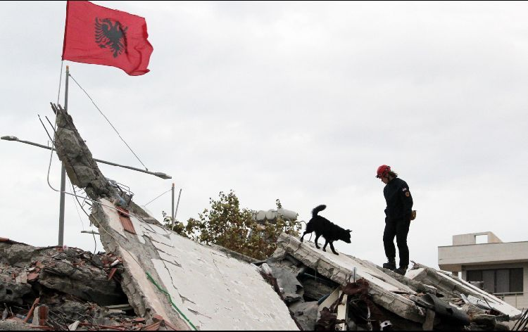 Ascienden a 49 los muertos por terremoto en Albania y 650 heridos