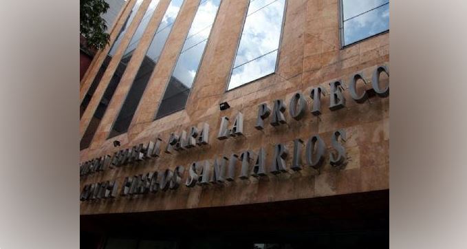 Cofepris busca desmantelar un monopolio de medicamentos en la propia institución