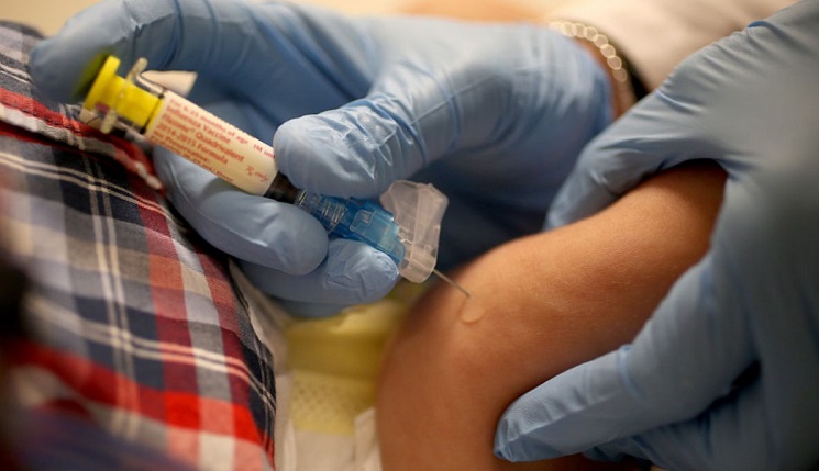 900 niños contraen VIH porque pediatra los vacunaba con jeringas recicladas