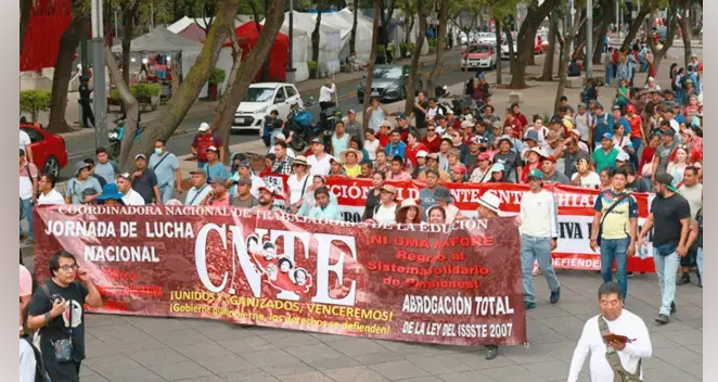Miles de escuelas sin clases por paro indefinido de la CNTE