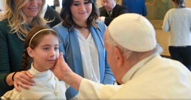 El Papa: Eduquen con libertad sin contradecir los propios valores